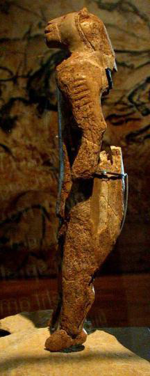 El Löwenmensch (Hombre León) de Hohlenstein-Stadel, tallado en marfil de mamut